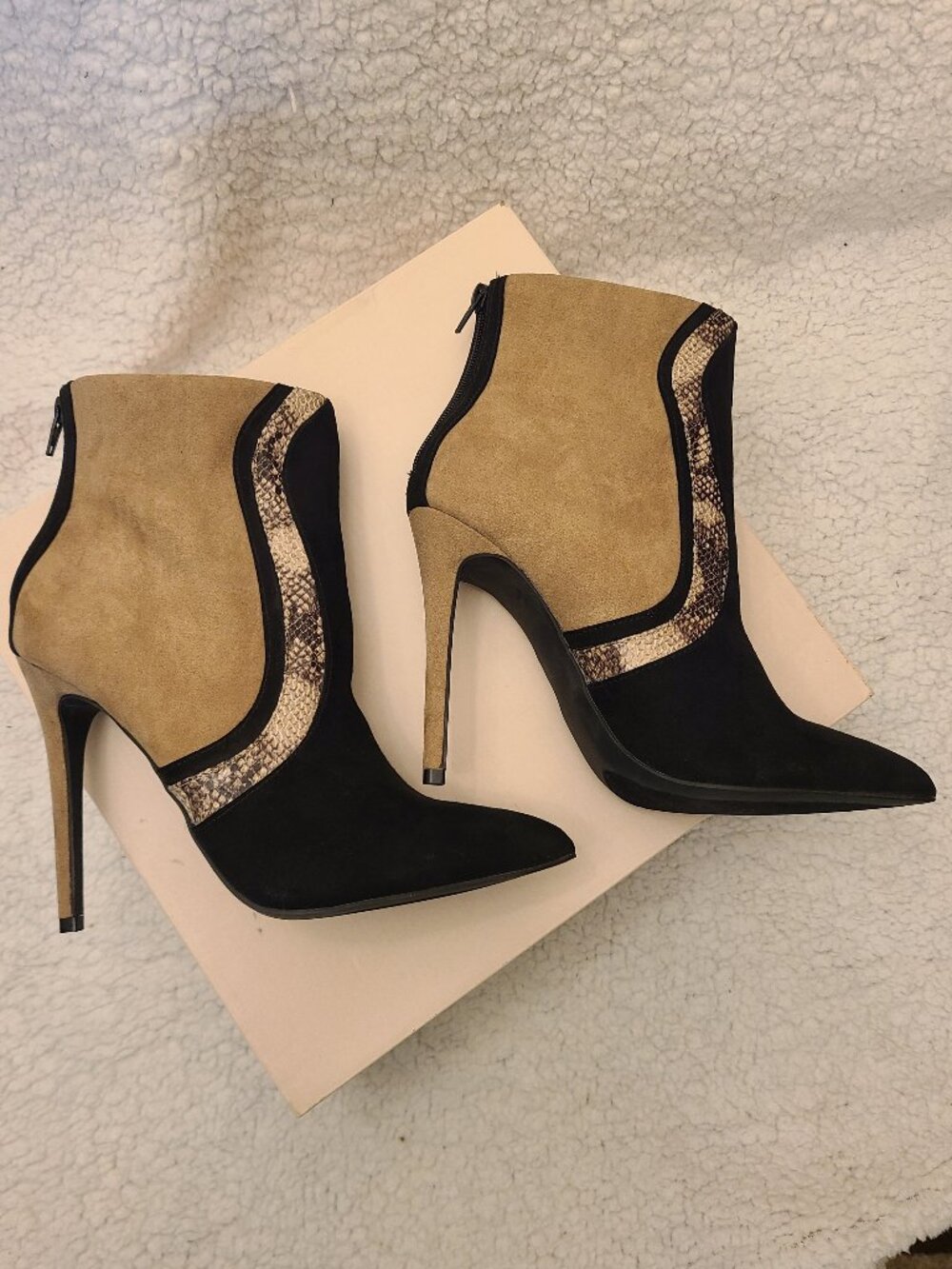 JustFab Women's booties 8.5 with Stiletto pointed toe Black-Taupe New